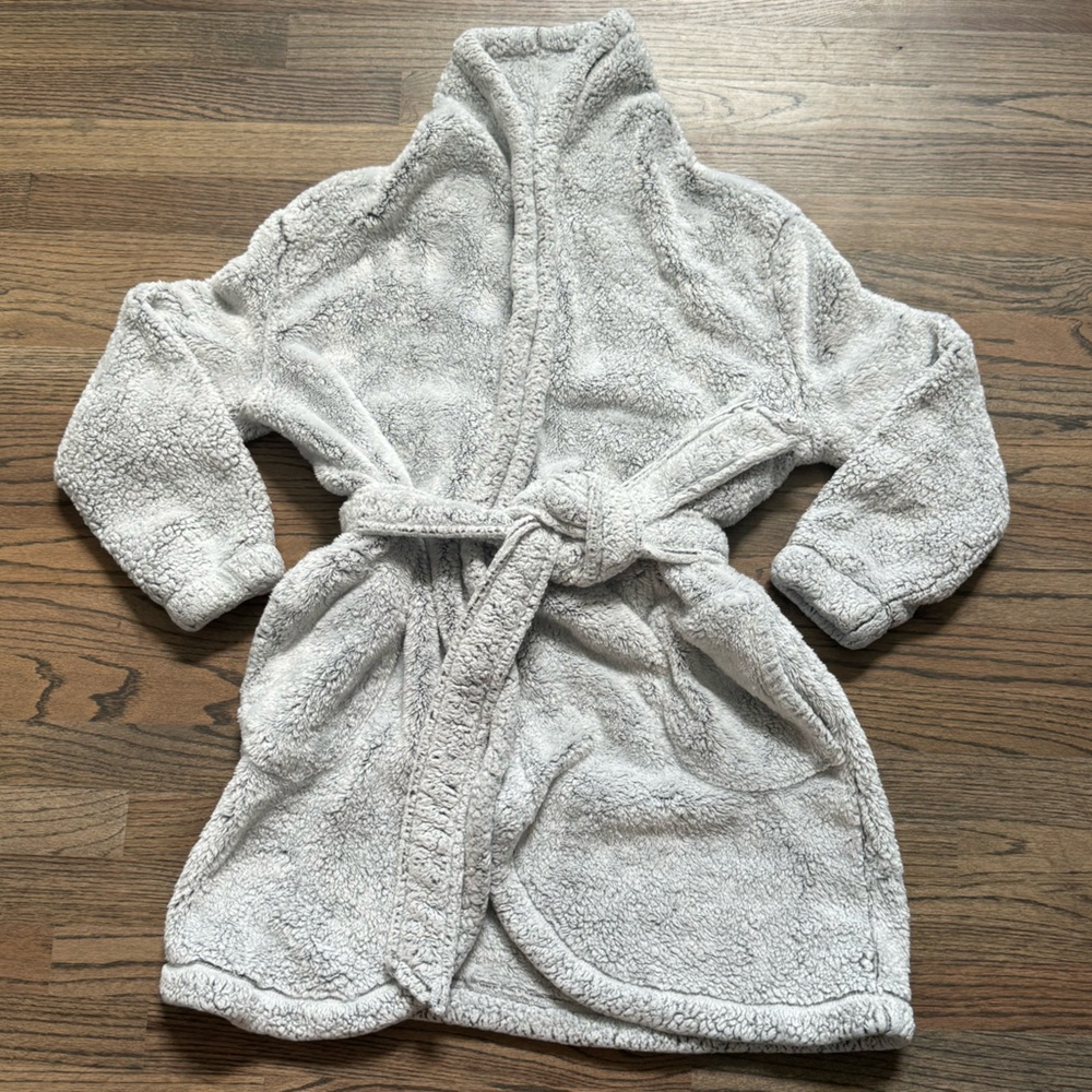 Aerie Grey Sherpa Robe! - Picture 6 of 6